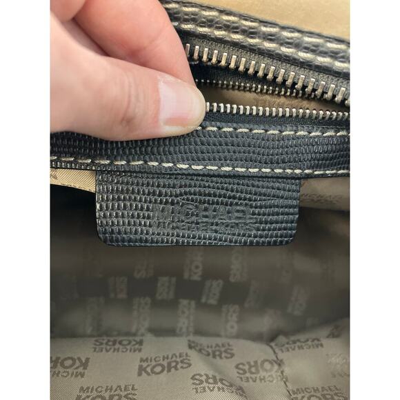 MICHAEL KORS SATIN, CANVAS STRIPED BLINGED MAKEUP DUFFLE BAG - Picture 15 of 16